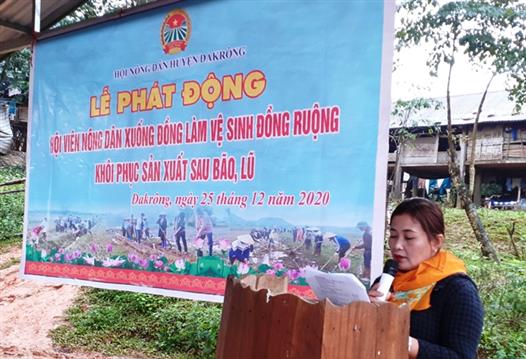 Hội Nông dân huyện Đakrông phát động hội viên nông dân xuống đồng vệ sinh đồng rộng, khôi phục sản xuất