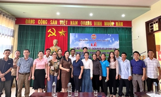Thị trấn Cam Lộ: Ra mắt Tổ hợp tác chăn nuôi bò lai sinh sản và giải ngân nguồn vốn Quỹ HTND Trung ương