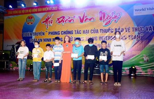 Hội Nông dân xã Hải Trường tổ chức văn nghệ chào mừng kỷ niệm 92 năm thành lập Hội Nông dân Việt Nam (14/10)