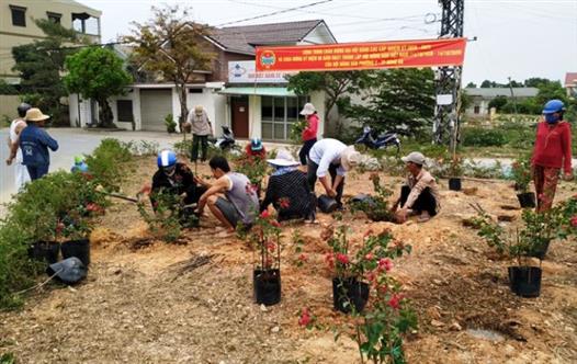 Hội Nông dân phường 2, TP Đông Hà phát động xây dựng công trình tuyến đường hoa