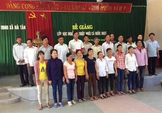 Bế giảng lớp học nghề kỹ thuật nuôi cá nước ngọt tại xã Hải Tân