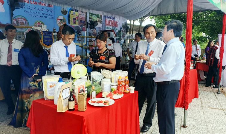 Hội Nông dân tỉnh  - Bưu điện tỉnh Quảng Trị phối hợp hỗ trợ nông dân chuyển đổi số trong sản xuất và tiêu thụ nông sản